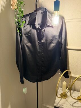 SHEIN Black Satin Button-Up Blouse